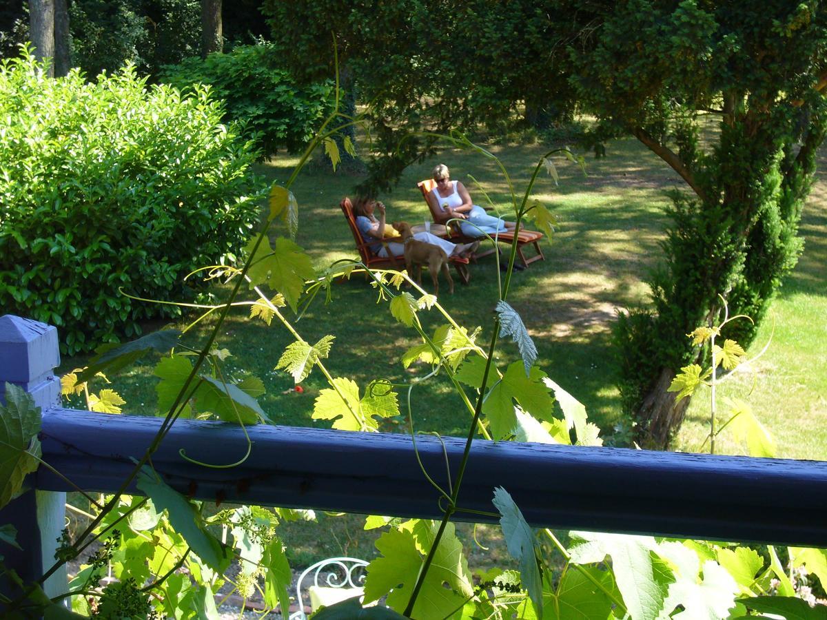 Le Canard Au Parapluie Rouge Bed and Breakfast Célon Εξωτερικό φωτογραφία