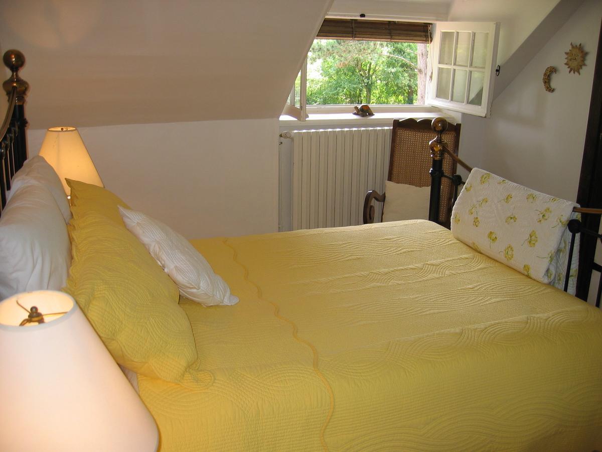 Le Canard Au Parapluie Rouge Bed and Breakfast Célon Εξωτερικό φωτογραφία